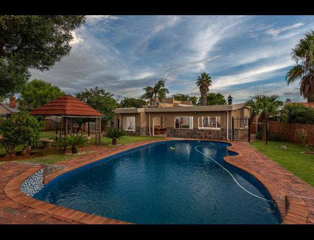 4 BEDROOM HOUSE FOR SALE IN BRACKENHURST